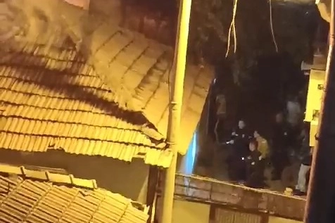 Yangında mahsur kalan yaşlı adam böyle kurtarıldı