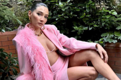 Aybüke Pusat'tan mini elbiseli pozlar!