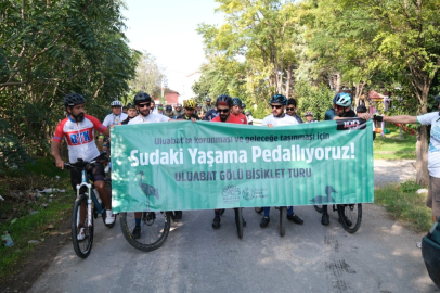 Sudaki yaşama pedal çevirdiler