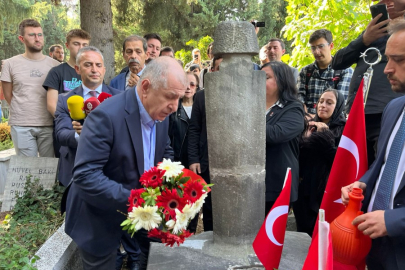 Zafer Partisi Genel Başkanı Özdağ Bursa'da şehitlik ziyaretinde