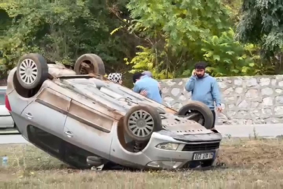 Bursa'da kaza! Araç takla attı, genç çift yaralandı