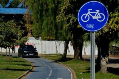 Bisiklet yolunda isyan ettiren görüntü! Kurallar hiçe sayıldı