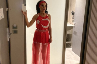 Yıldız Tilbe'nin 100. yıl ay yıldızlı kostümüne yorum yağdı