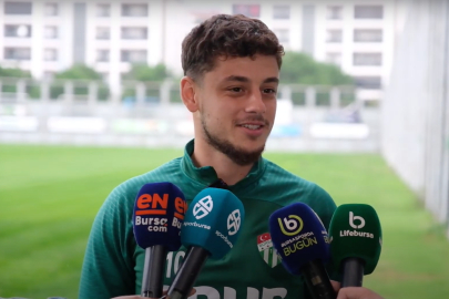 Bursaspor’un golcü futbolcusu soruları yanıtladı: "Bizim hedefimiz play-off"