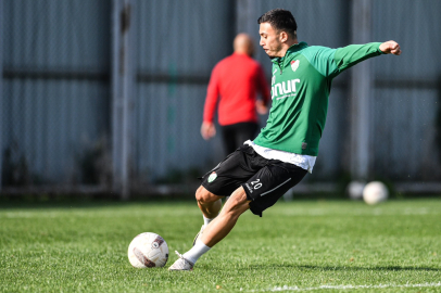 Bursaspor hız kesmeden çalışıyor