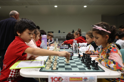 Bursa'da satranç tutkunu minikler buluştu