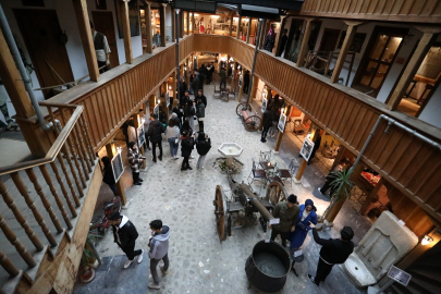 Üniversiteliler o şehri gezip tanıyor