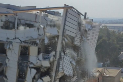 Hatay'da 8 katlı bina korna sesiyle yıkıldı! O anlar kamerada