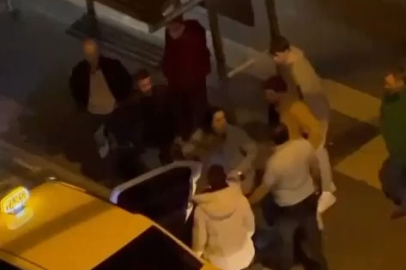 Tartıştığı kişiye sinirlendi! Arka arkaya tokat atılan o anlar kamerada