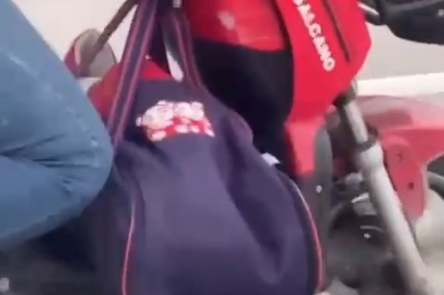 Pes dedirten olay! Sorumsuz baba  bebeğini koyup kilometrelerce ilerledi