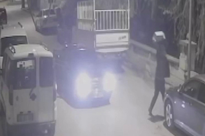 Garip olay, kaldırım taşını otomobilin camına sapladı