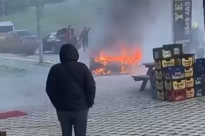 Otomobil yangını! Kullanılmaz hale geldi