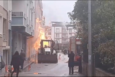 Panik dolu anlar! Doğalgaz borusu patladı!