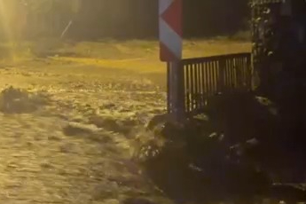 Bursa’da sağanak yağış sele dönüştü: Dereler taştı, yollar göle döndü