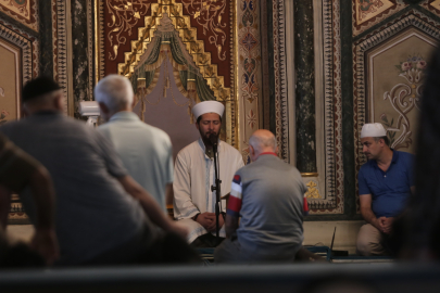 Türkiye'nin her yerinden bu imamı dinlemeye geliyorlar