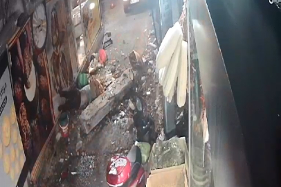 7. kattaki balkonun çökme anı kameralara böyle yansıdı