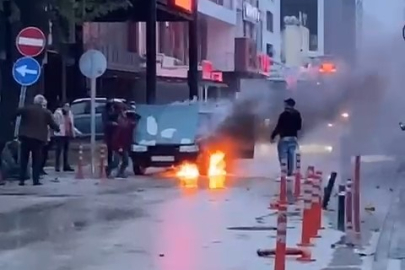 Seyir halinde dumanlar yükseldi! Otomobil alev aldı