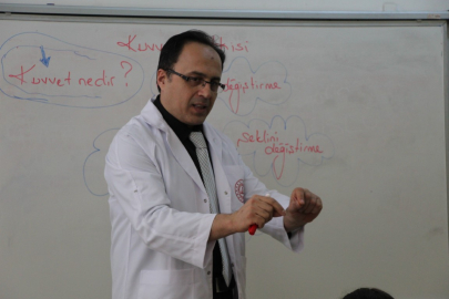 Okula almayacaklardı, yılın öğretmeni seçildi