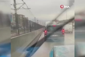 Ambulansa yol vermeyen trafik magandası kamerada