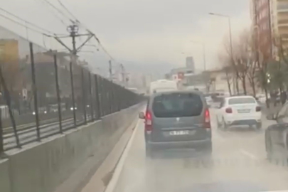 Pes dedirten görüntüler! Dakikalarca ambulansa yol vermedi