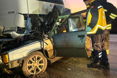 Otomobil ile kamyon çarpıştı: 1 ölü