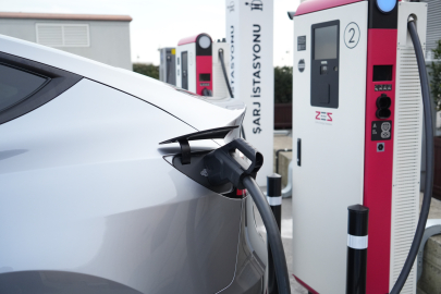 Elektrikli araç sahipleri uzun yola çıkmakta tedirgin!