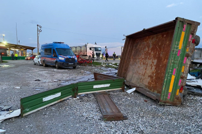Mermer Yüklü Tır İle İşçi Servisi Çarpıştı: 9 Yaralı
