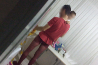 "Kadın Kılığında Para Kazanan Koca" Skandalı: Eşini Sohbet Sitelerine Zorladı, Reddedilince Kendi Soyundu!