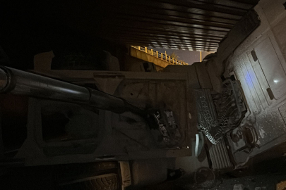 Ortalığı savaş alanına çeviren kamyon 7 saat sonra kaldırılabildi