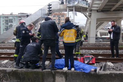 Hızlı Tren Hattına Atlayan Şahsı Film Seyreder Gibi Seyrettiler