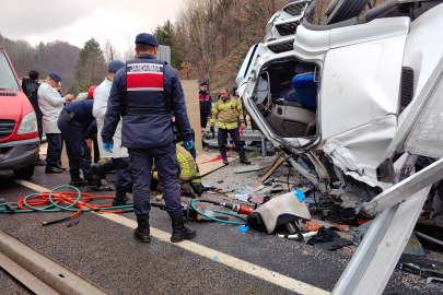 İnegöl'de Kontrolden Çıkan Tır Kaza Yaptı: 1 Ölü