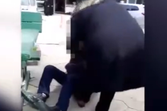 Eşi Yeni Kaybeden Kadın, Kendisini Rahatsız Eden Adamı Osmanlı Tokadıyla Dövdü!