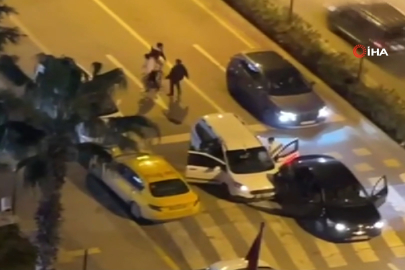 Arabanın Önünü Kesip Sürücüye Saldırdılar