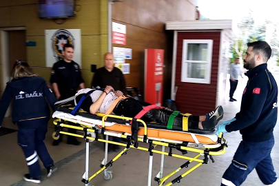 Ehliyetsiz motosiklet sürücüsü polisten kaçarken kaza yaptı: 2 yaralı