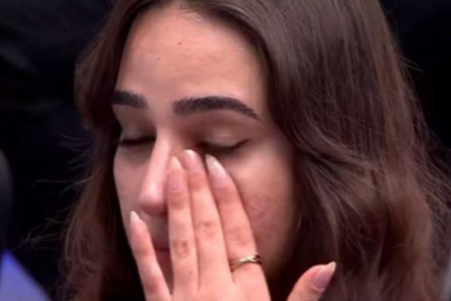 Nihat Hatipoğlu sorulan soruya sinirlendi! Genç kız gözyaşlarına hakim olamadı