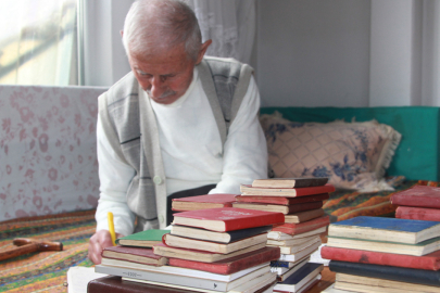 Asırlık çınar 72 yıldır günlük tutuyor