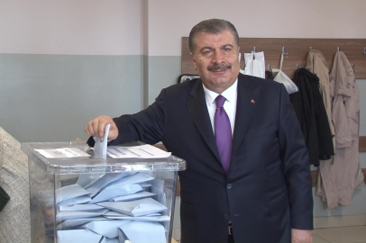 Sağlık Bakanı Fahrettin Koca, Oyunu Üsküdar’da Kullandı