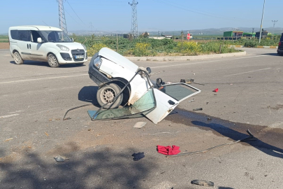 Otomobille Çarpışan Tofaş Ortadan İkiye Bölündü!