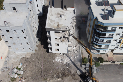 Yeni Yapılan Bina Yan Yatmıştı...