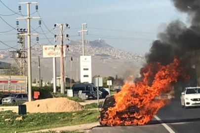 Park Halindeki Otomobil Alev Topuna Döndü