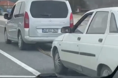 Şehirlerarası Yolda Bozulan Otomobili Bakın Nasıl Çekti
