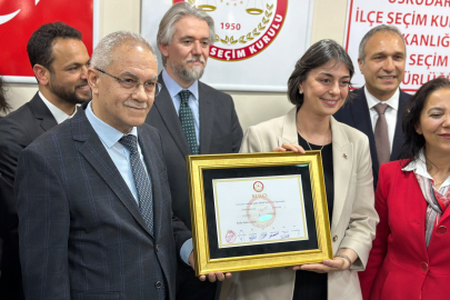 Üsküdar Belediye Başkanı Sinem Dedetaş Mazbatasını Aldı