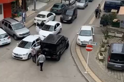 Sürücüler Arasındaki Yol Verme Tartışması Kamerada