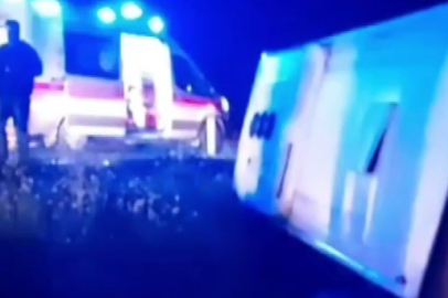 Kontrolden Çıkan Servis Minibüsü Yan Yattı: 9 Yaralı