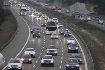 Yollarda Tatilcilerin Trafik Çilesi