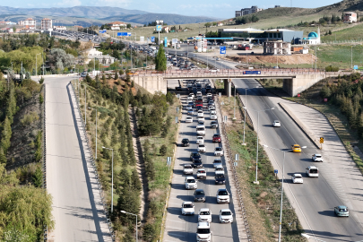 Tatilin Son Gününde 43 İlin Geçiş Güzergahındaki Trafik Yoğunluğuü