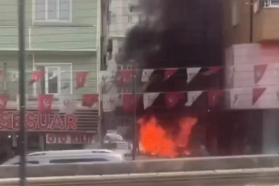 Otomobil Sokak Ortasında Alev Alev Yandı