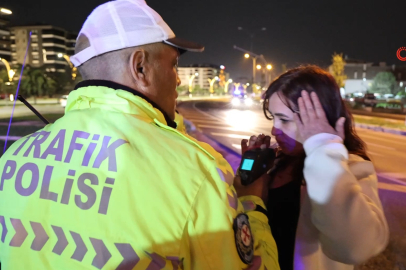 Polisin Alkollü Sürücü İle İmtihanı: Üfleme Eğitimi Verilen Kadın 44. Seferde Başardı