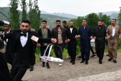 Fenomen çaycı kendi düğününde çay dağıttı!