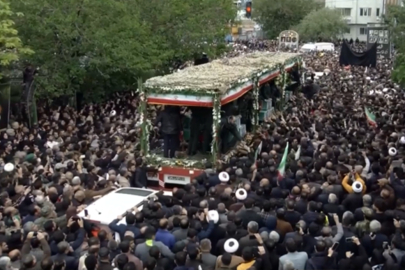 İran halkı Cumhurbaşkanı Reisi'ye veda ediyor